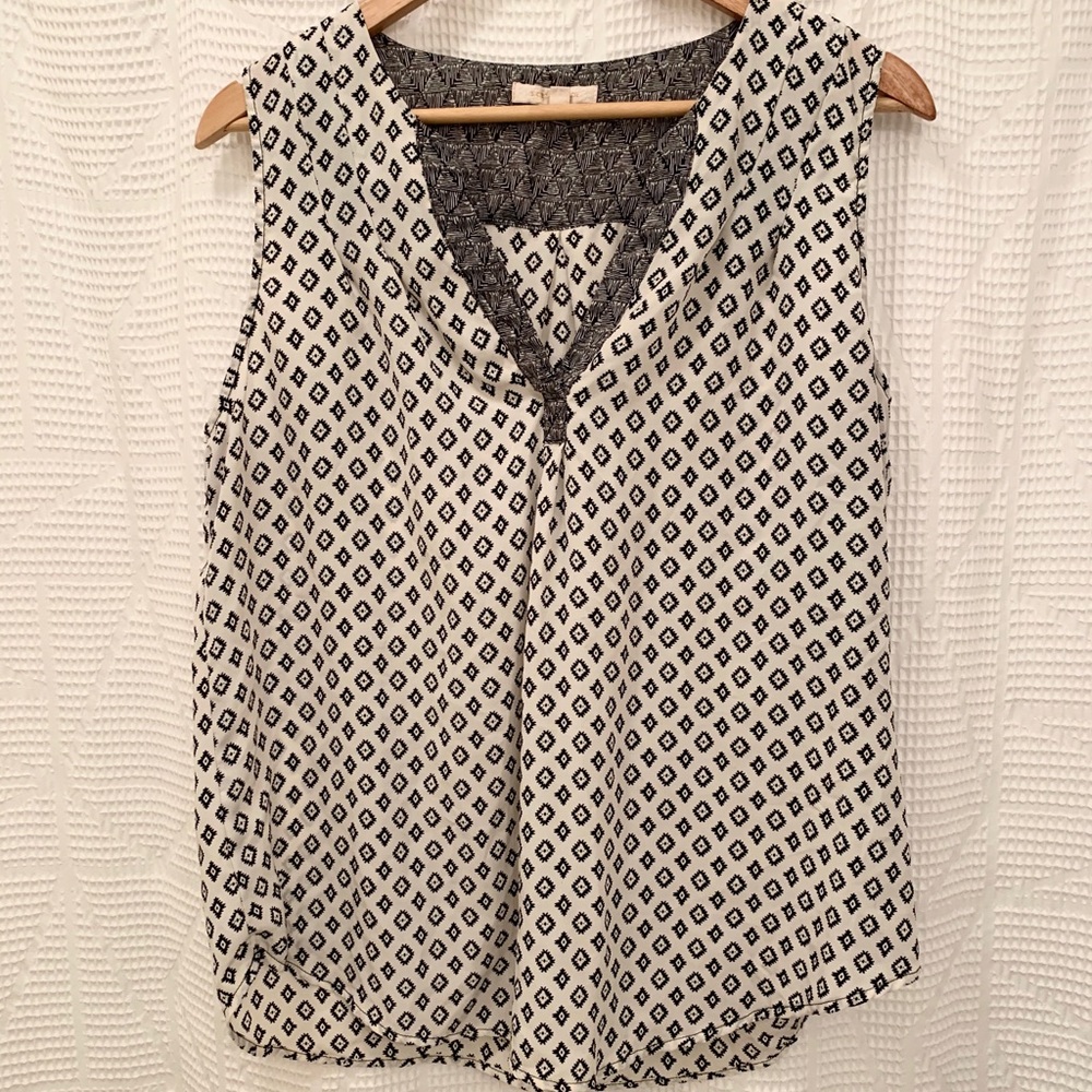 Skies Are Blue V-neck tank, Size M